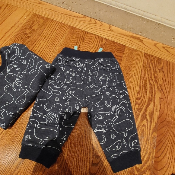 Carter's track suit 3mo - Picture 4 of 5